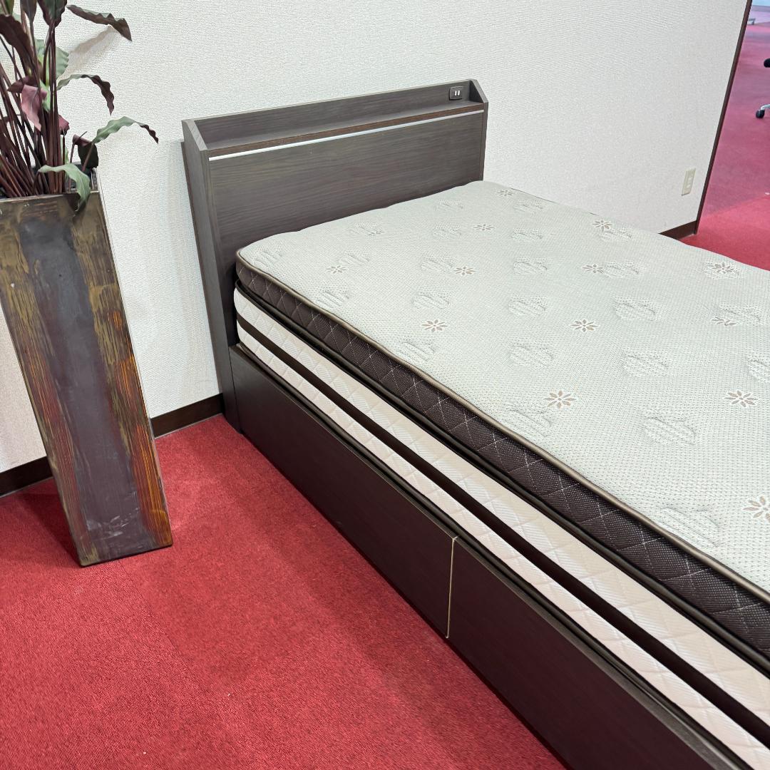 地域限定送料無料　『美品』シングルサイズベッド/マットレス　引き出し/電源有り
