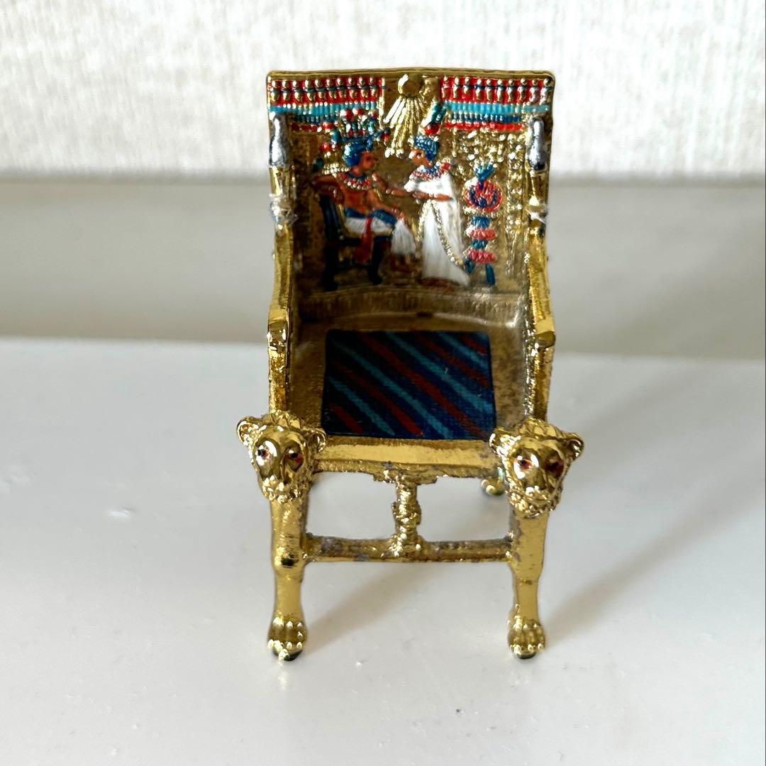 ツタンカーメン　玉座　アヌビス神