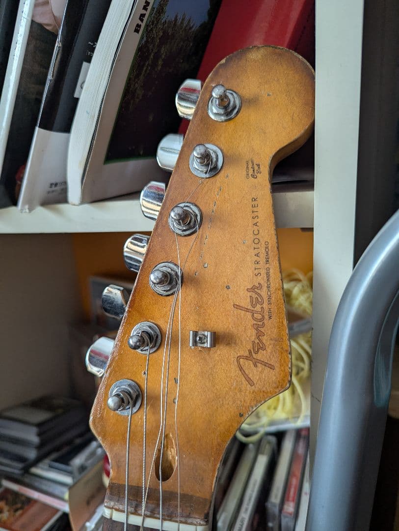 ギター　抜け殻　ボディ　ネック　ストラトタイプ