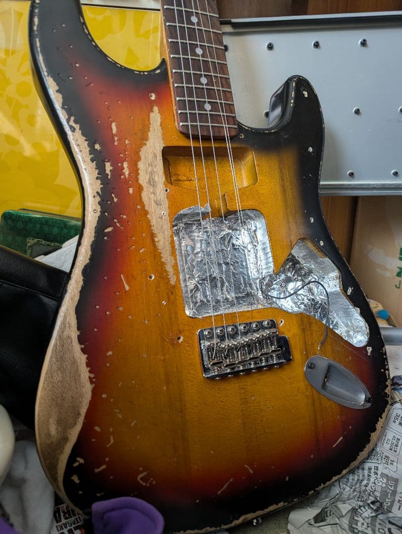 ギター　抜け殻　ボディ　ネック　ストラトタイプ