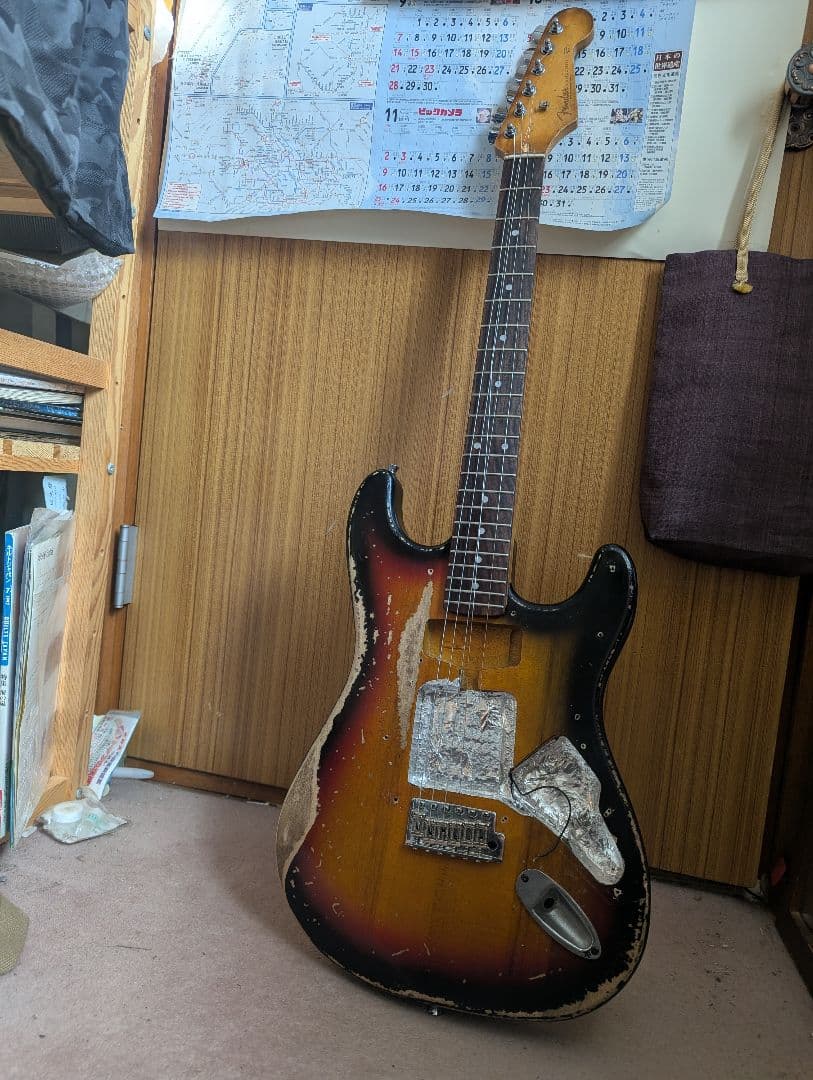 ギター　抜け殻　ボディ　ネック　ストラトタイプ