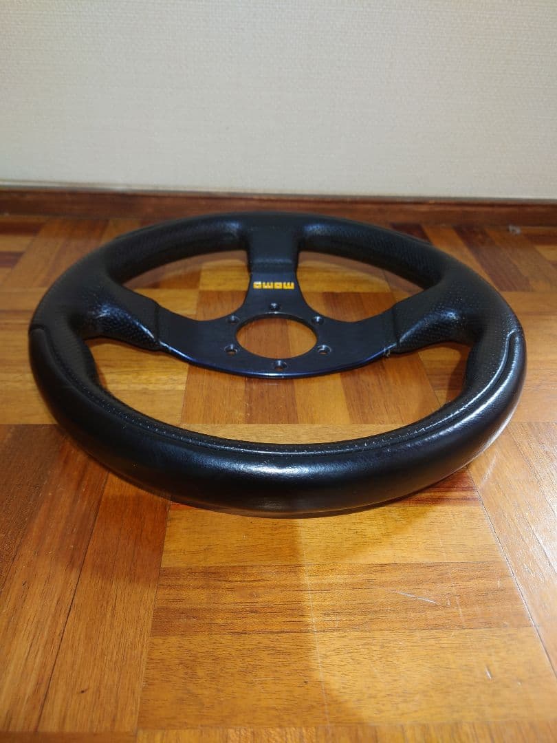 momo ステアリング 30パイ