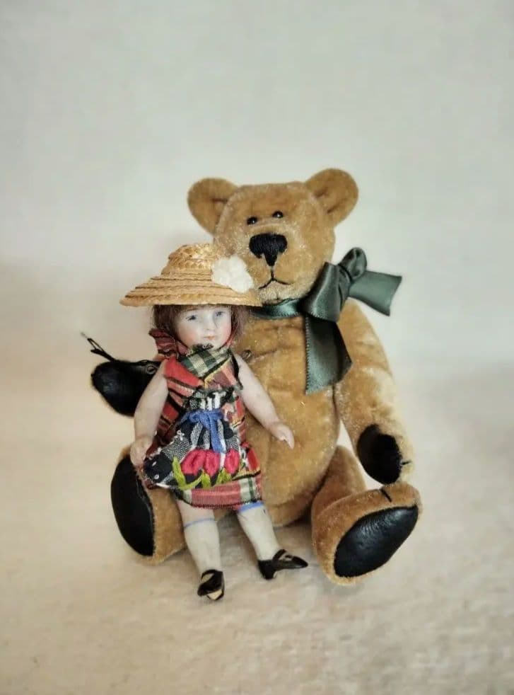 ④アンティーク　ミニョネット　ビスクドール