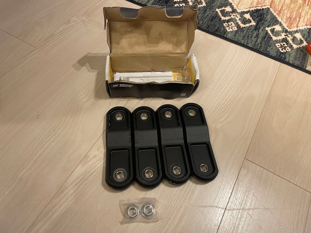 【期間限定値下げ】ハイエース　玄武　1.5インチアップシャックル　リフトアップ