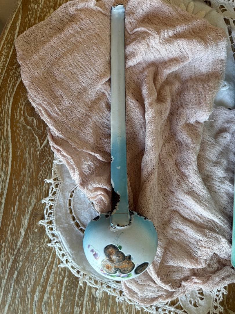 フランスアンティークジャピー社薔薇とパンジーブルーグリーンぼかしレードルラック