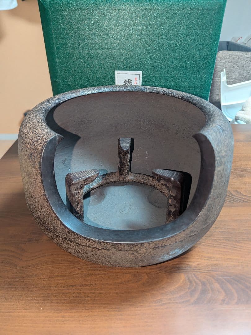 南部三厳堂　鉄製風炉