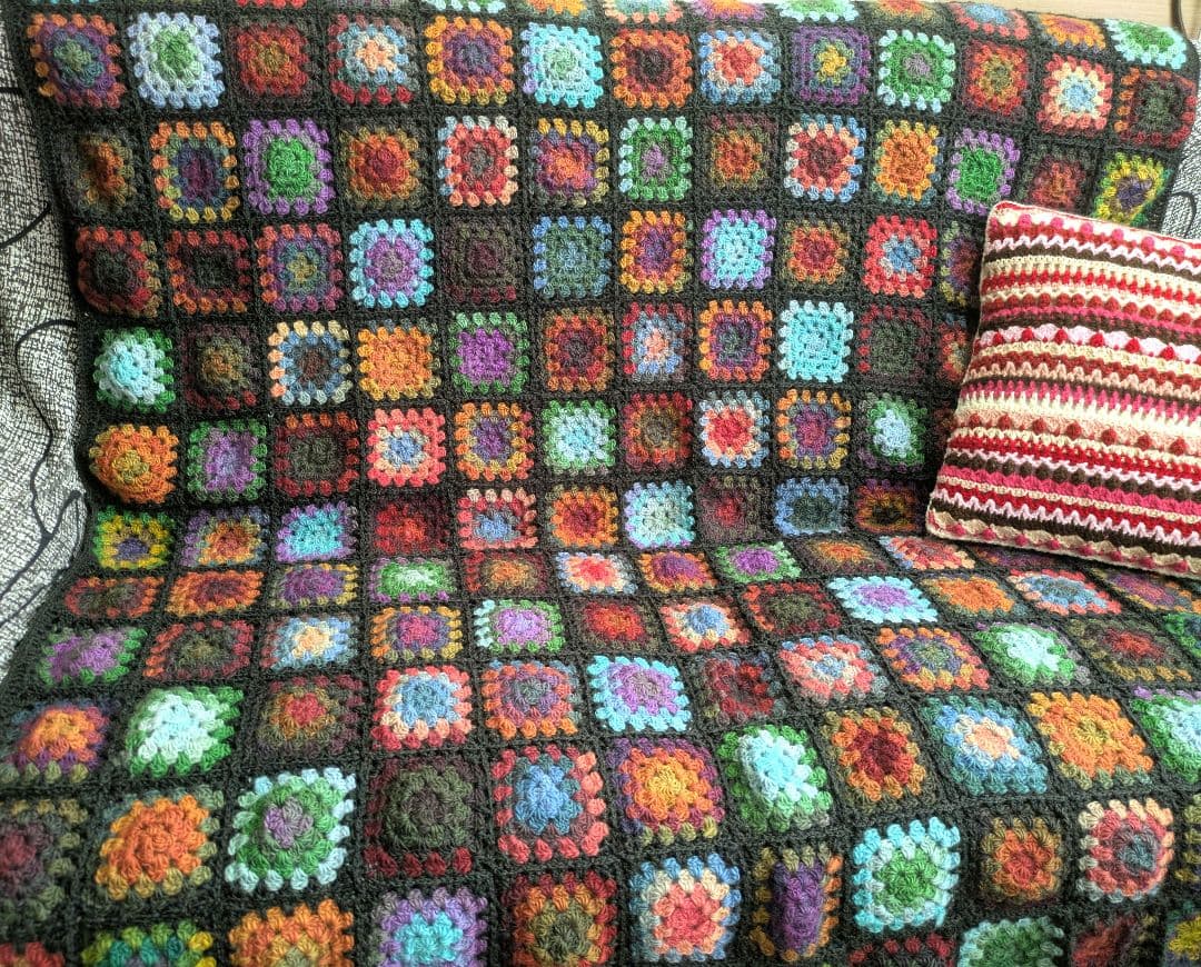 手編み　マルチカバー　こたつカバー　レトロポップ　ベッドカバー　アジアン雑貨