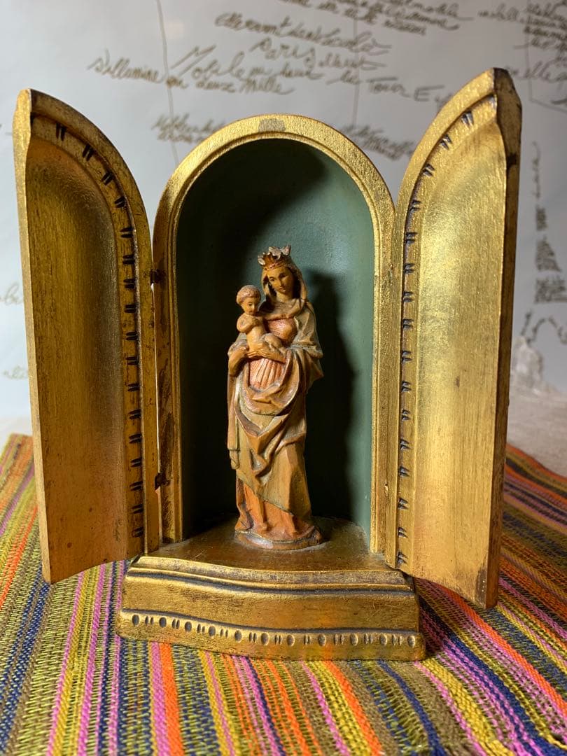 フランス製　アンティーク　木のドームに入った聖母子像の置物！厳かな雰囲気です！