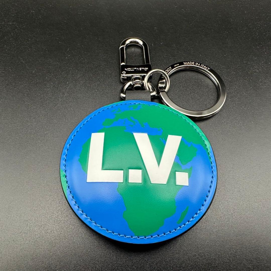 未使用級✨　ルイヴィトン　キーホルダー　M68307　ロゴ　刻印　1382