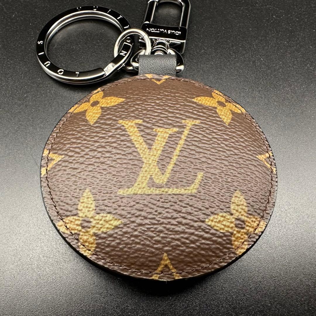 未使用級✨　ルイヴィトン　キーホルダー　M68307　ロゴ　刻印　1382