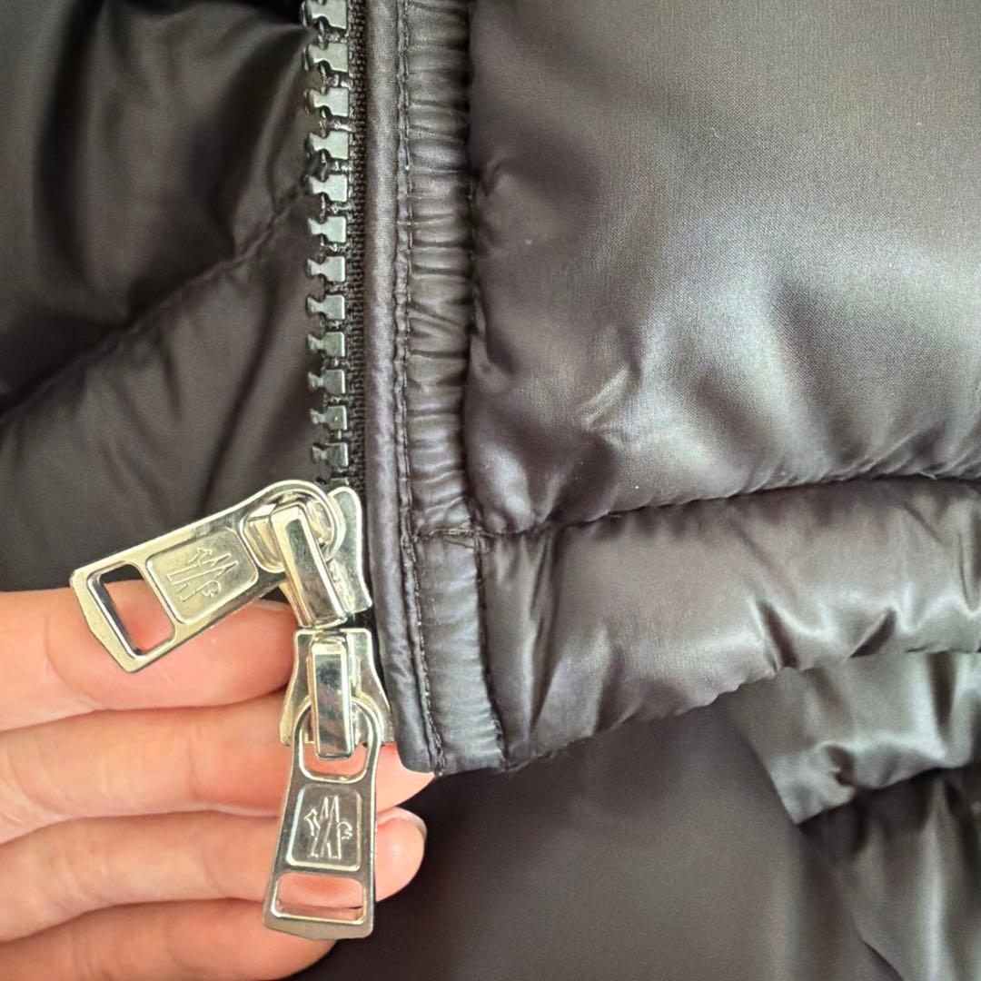 MONCLER ブラック ダウンジャケット BRAMANT