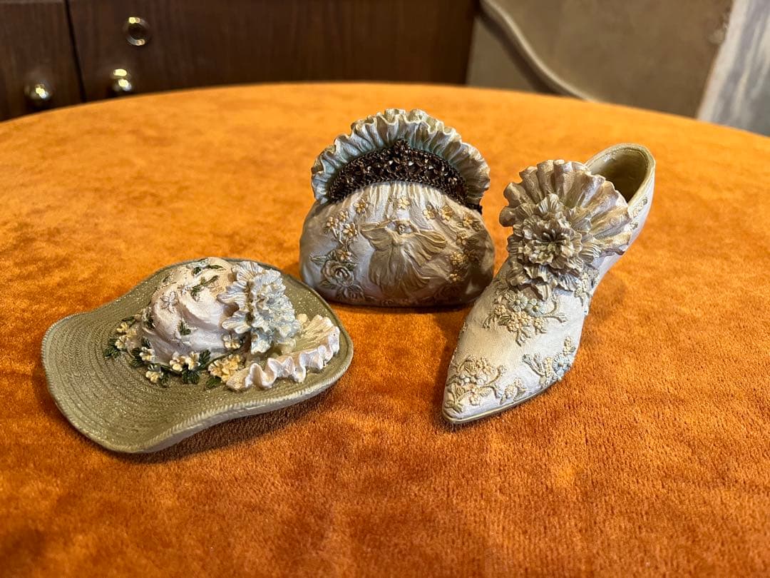 アンティーク 帽子と靴とバッグの置物セット