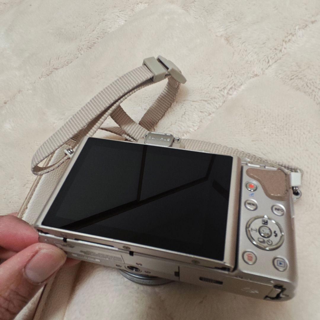 OLYMPUS ミラーレス一眼 E-PL8 ブラウン