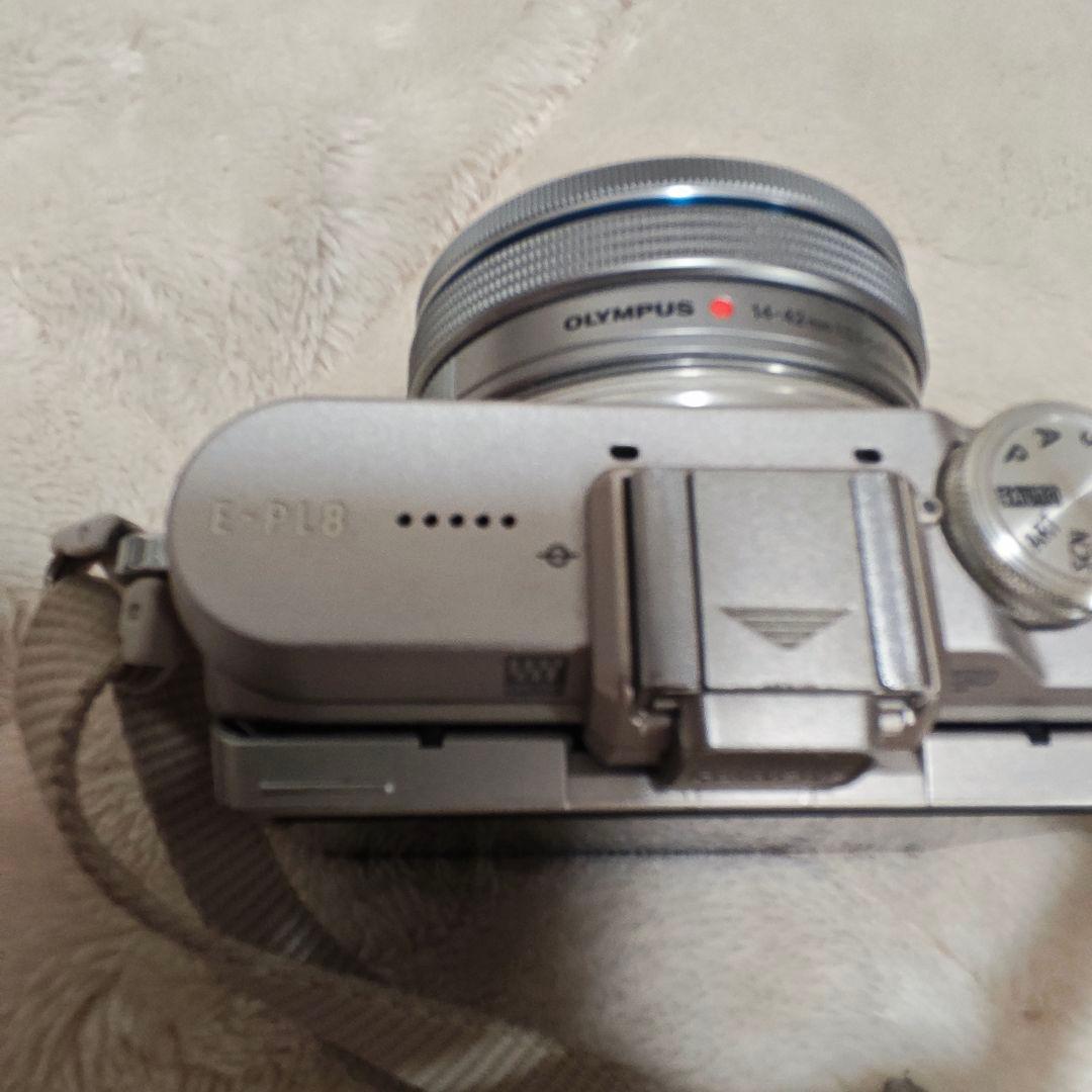 OLYMPUS ミラーレス一眼 E-PL8 ブラウン