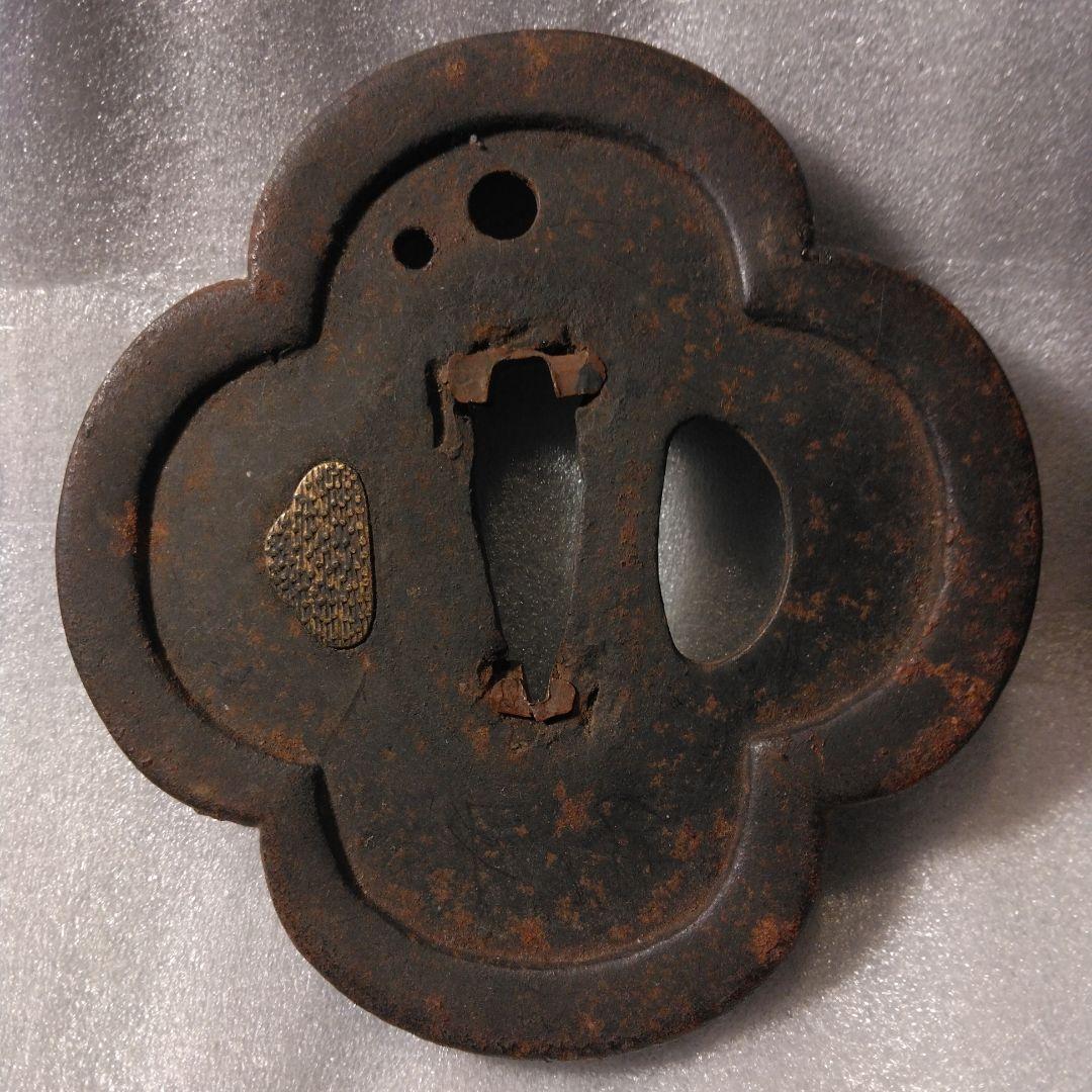 古い刀の花形 鉄製 鍔(つば) 骨董　刀　文鎮