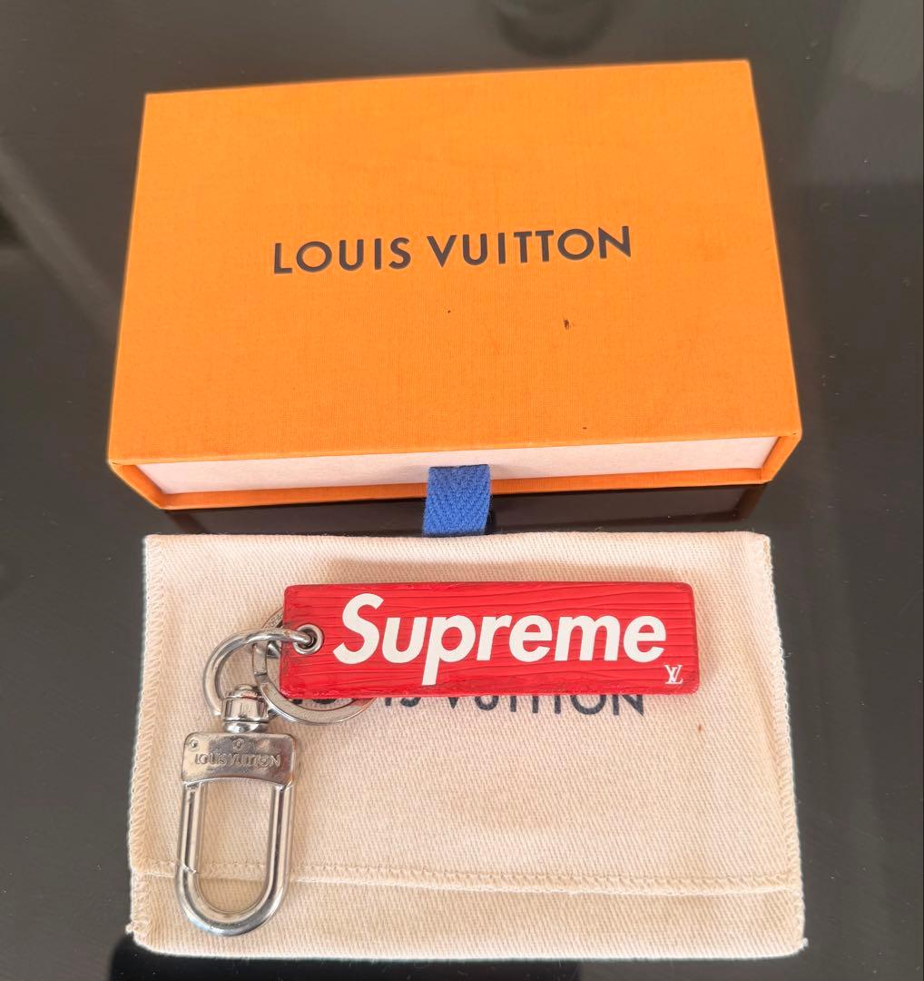 ⭐️正規品 ルイヴィトン　Supreme コラボ　キーホルダー中古♪