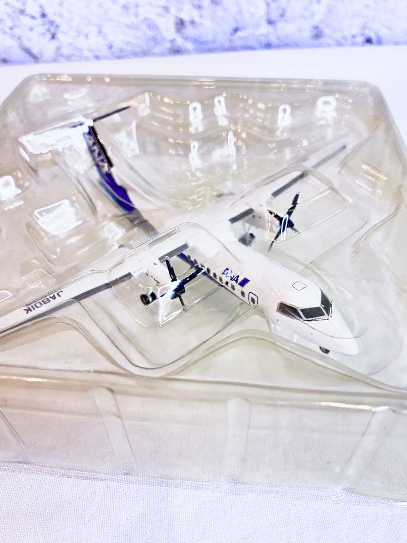 ANA DHC-8-300型 JA801K ボンバルディア 1:200・Q300
