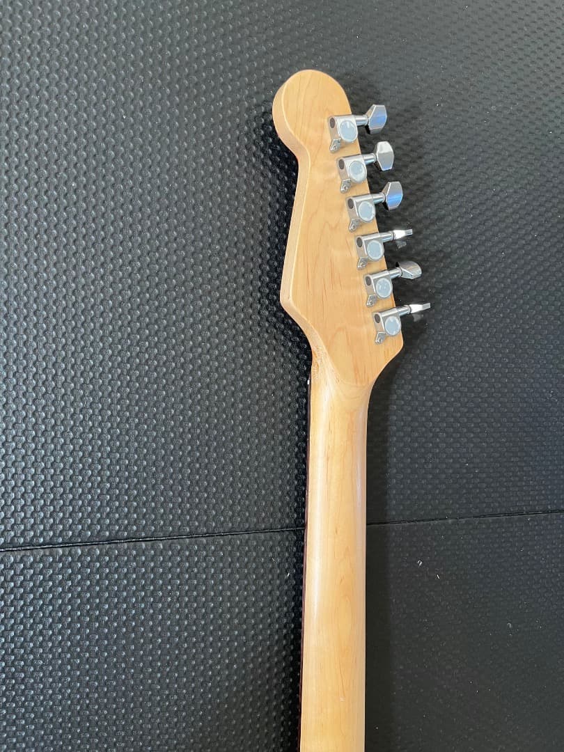 ストラトタイプ　マッチングヘッドギター