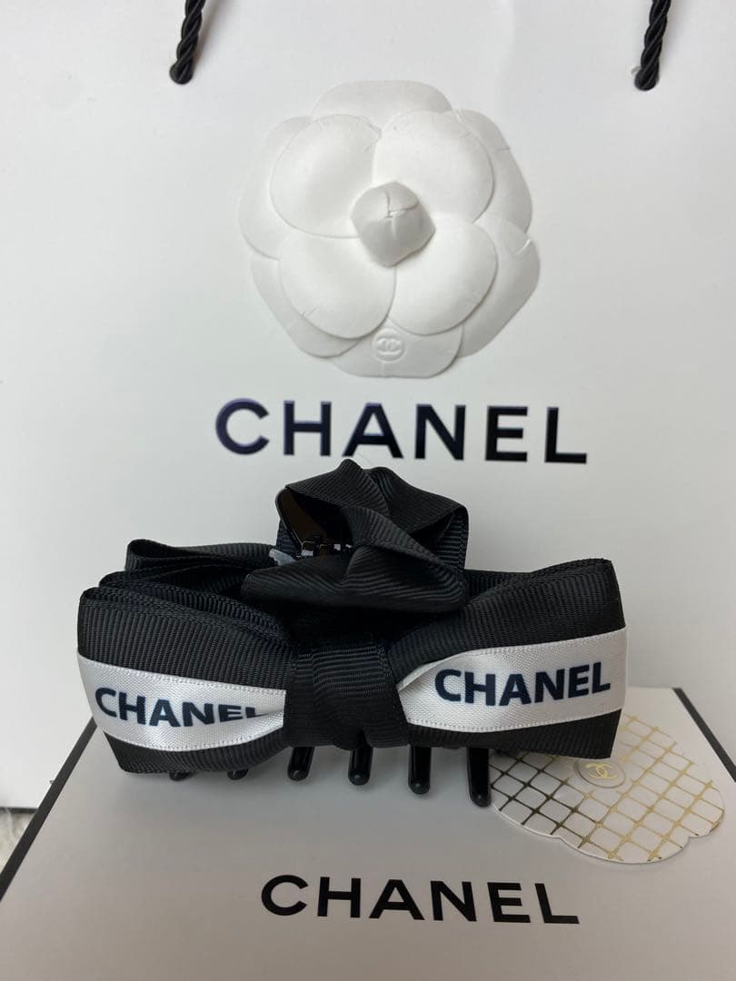 CHANEL リボン付きヘアクリップノベルティ箱ショッパー付き新品未使用品！