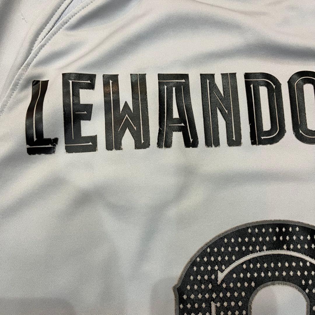 ナイキ バルセロナ レヴァンドフスキ ユニフォーム 22/23 UNHCRロゴ