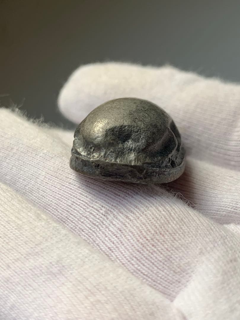 古代エジプト　副葬品　銅製スカラベ　ファイアン　ガンダーラ　ウシャブティ　出土