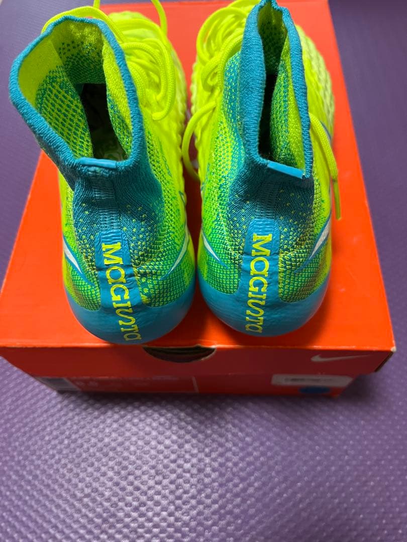 ナイキ　マジスタオブラ　レアサッカースパイク　25cm