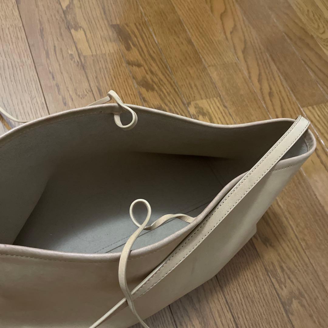 ETRE TOKYO 完売ナローショルダーランドスケープレザーバック