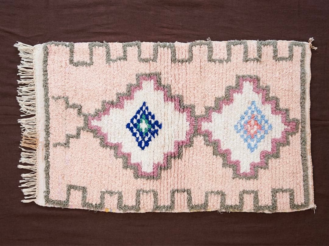 【最終値下げ】ボシャルウィットラグ(ピンク凸凹菱形紋様)