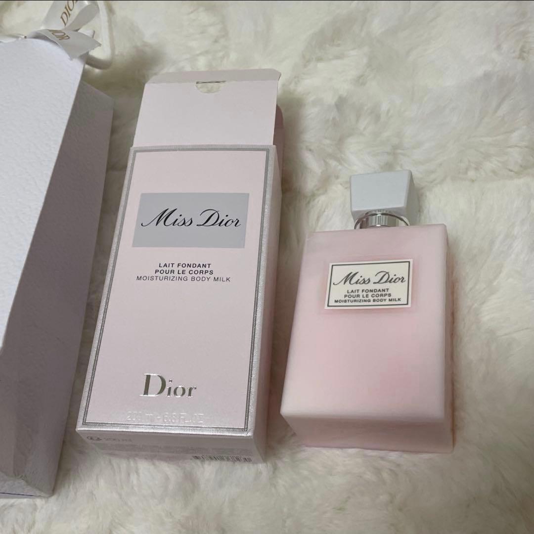 Dior ボディミルク 200ml 専用袋付き　ショッパー　プレゼント　新品