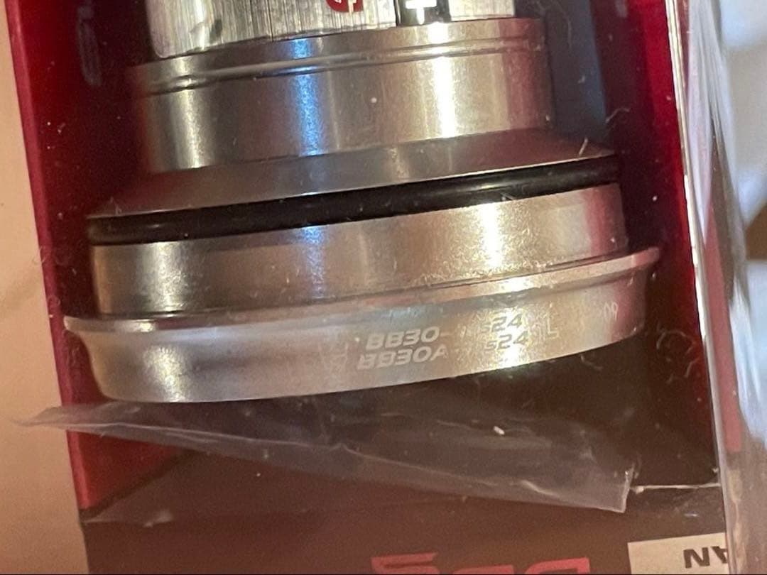 SUGINO スギノ　ボトムブラケット　BB パーツ　ロードバイク