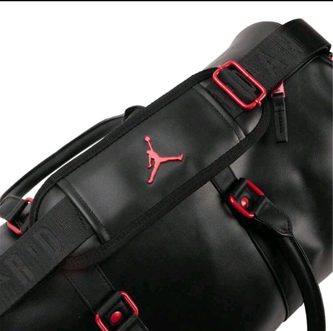 JORDAN ダッフルバッグ ブラック/レッド