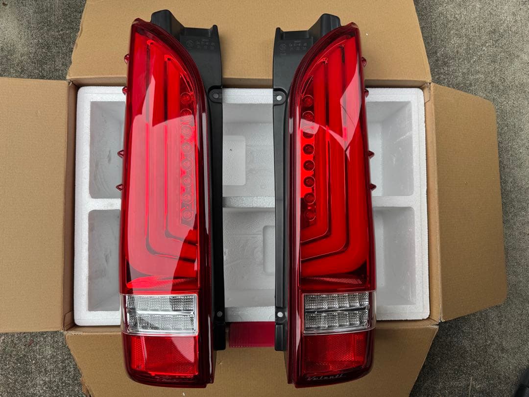 バレンティ ジュエルLEDテールランプREVO TYPE3 ハイエース