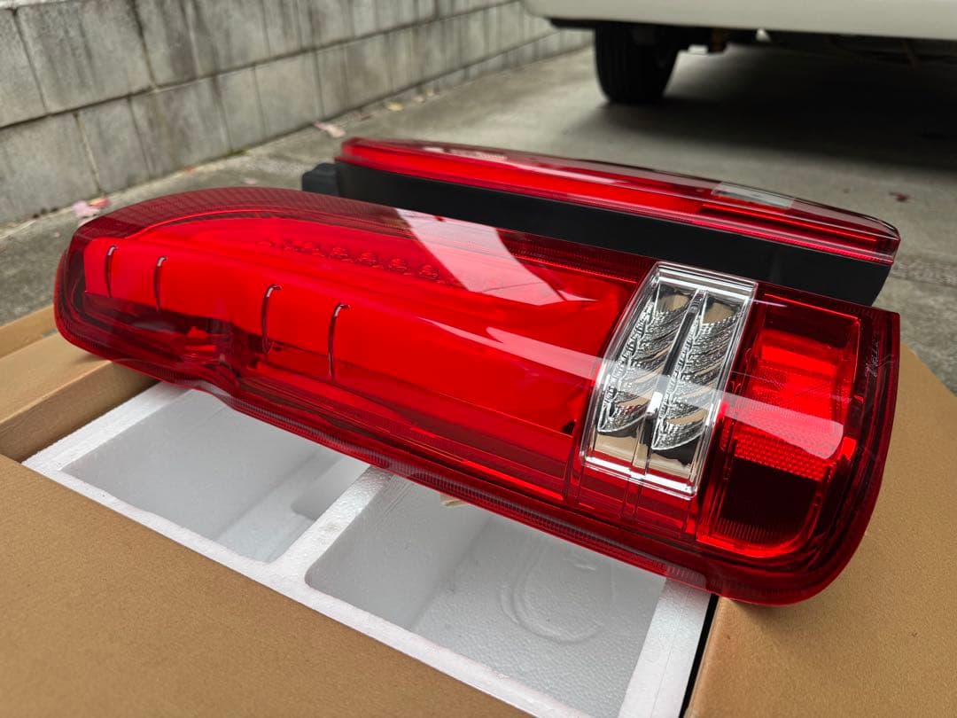 バレンティ ジュエルLEDテールランプREVO TYPE3 ハイエース