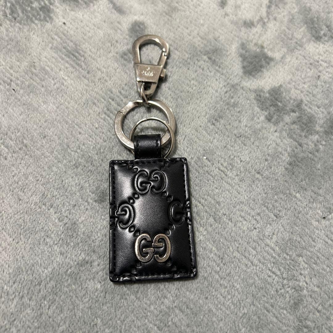 GUCCI ブラック レザー カラビナ