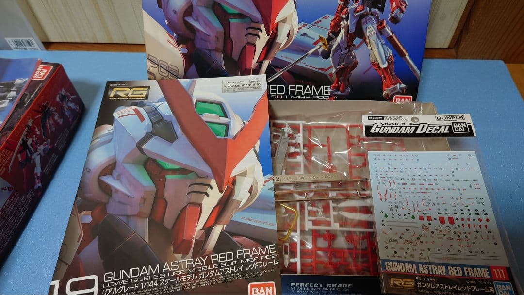 RG ガンダム アストレイ レッドドラゴン + HG グリーンフレーム製作キット