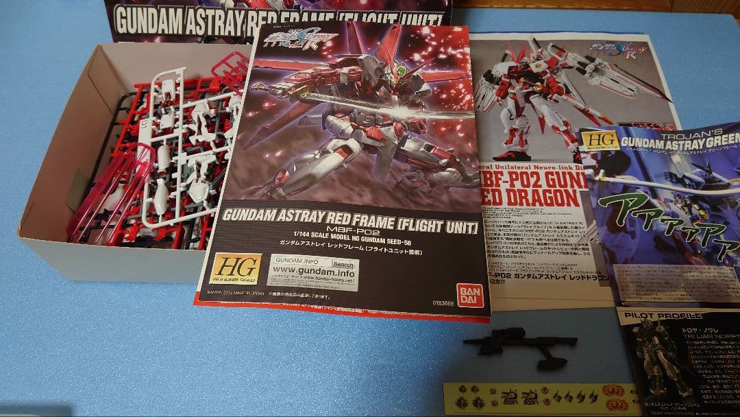 RG ガンダム アストレイ レッドドラゴン + HG グリーンフレーム製作キット