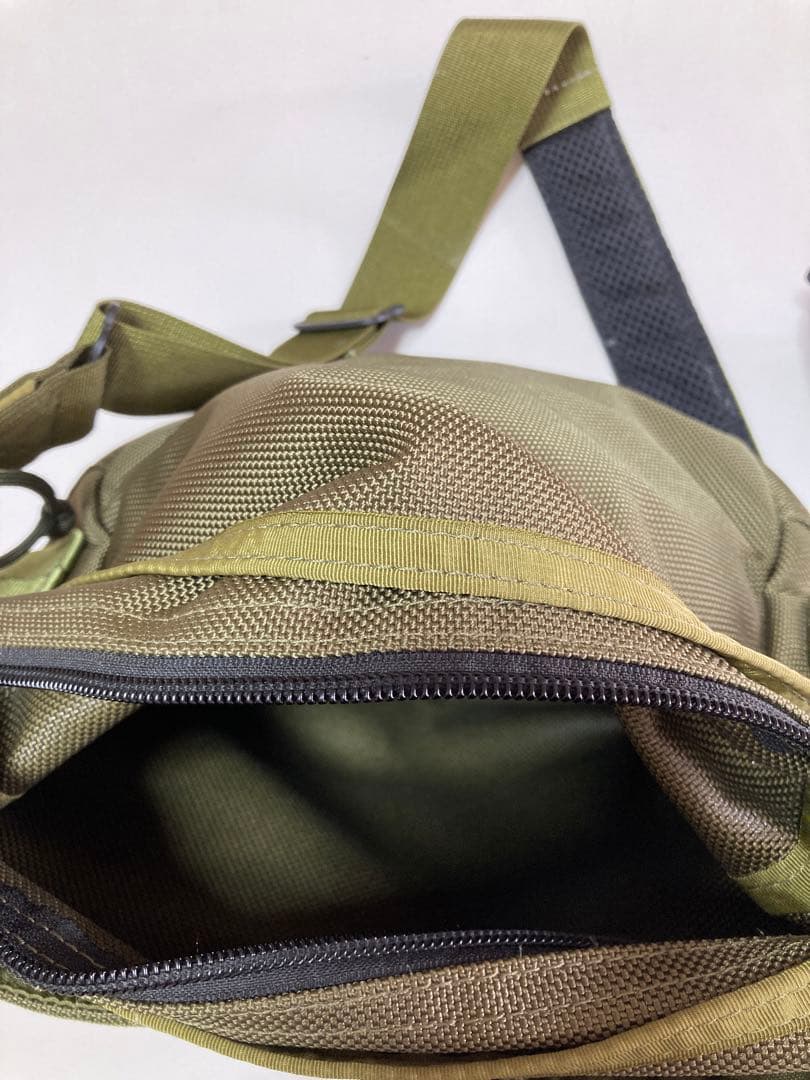 BRIEFING ショルダーバック　オリーブ