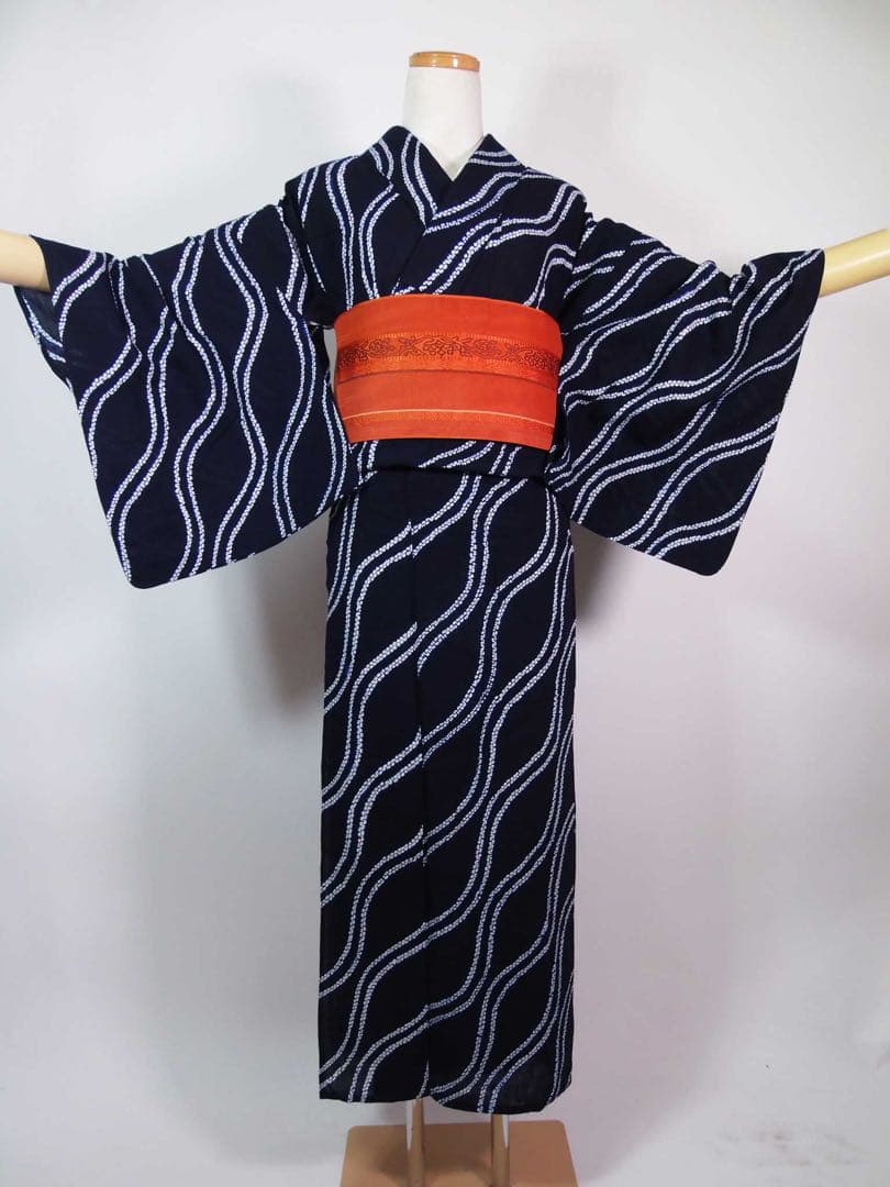 ほぼ美品 有松絞り浴衣 立涌文様　 藍染 夏にぴったりの涼やか着物