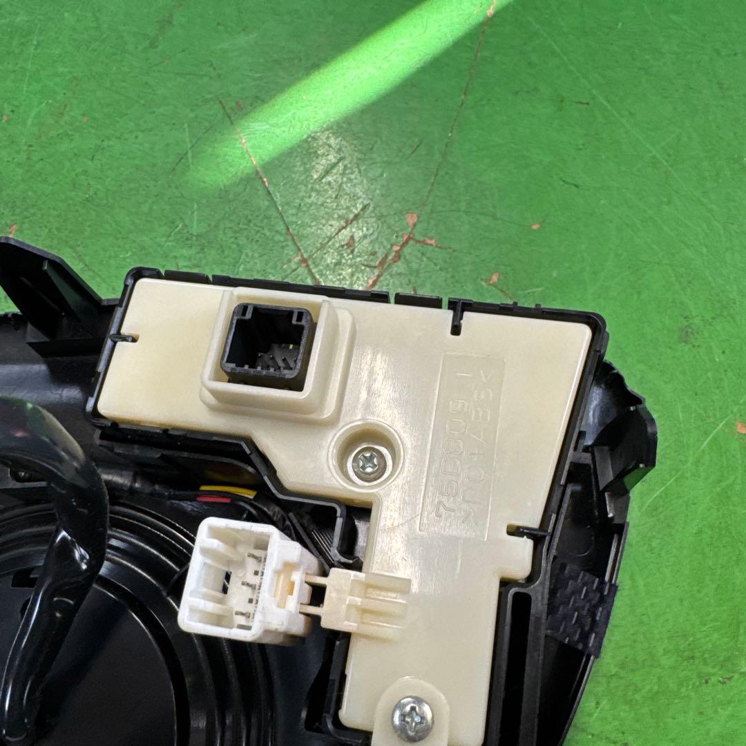 トヨタ　プリウス30 TOM'S シフトスイッチ　中古品