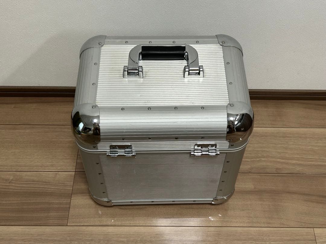 【匿名配送】レコード収納ケース LP版50枚収納 アルミシルバー　DJ機材
