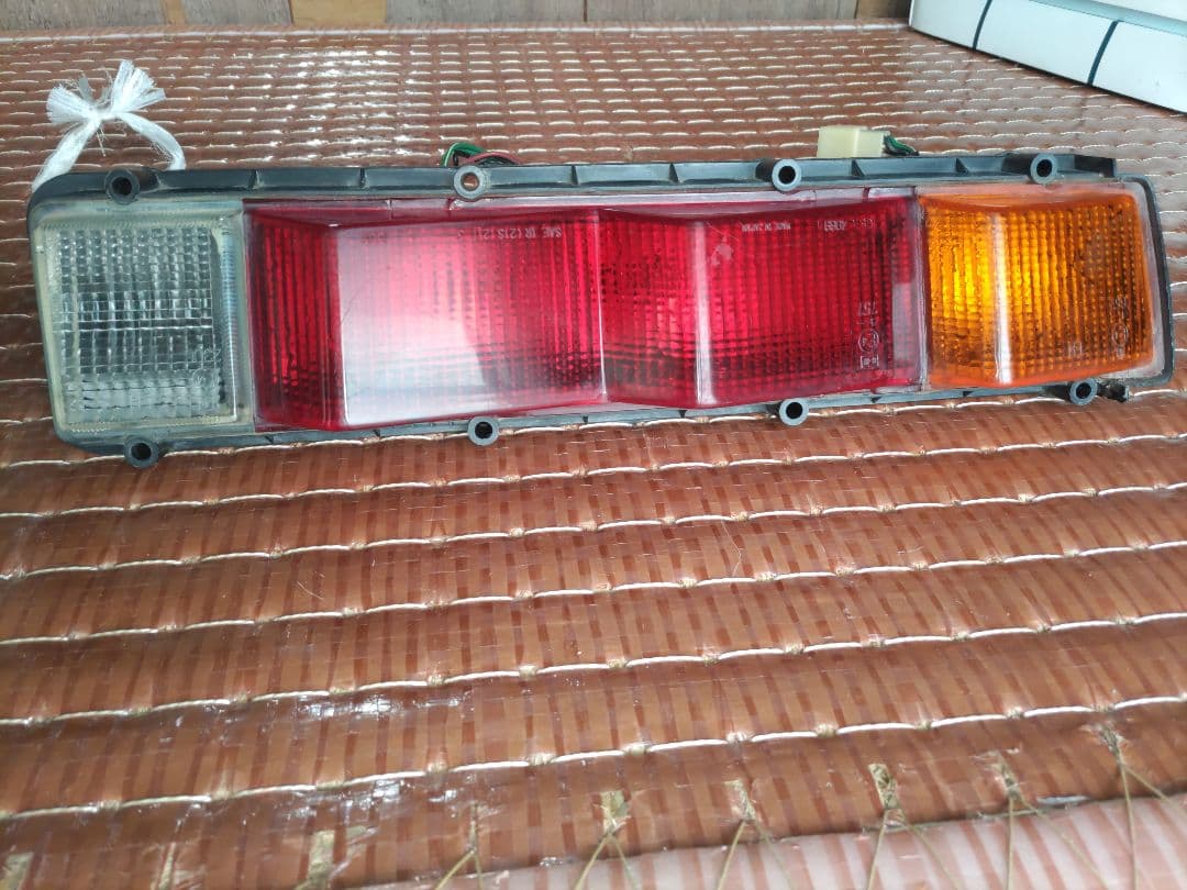 48年式日産サニーKB210 GX用テールランプ 左右セット