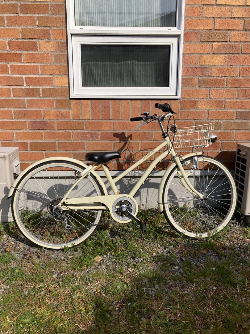 クリーム色シティサイクル 前部バスケット付き