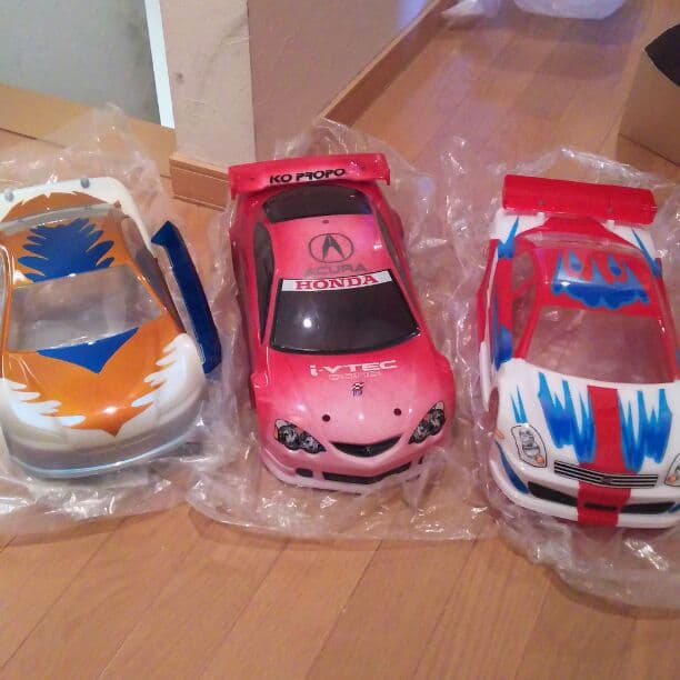 ラジコンドリフト ＆グリップ‼ １つのボディー‼2900 円です。