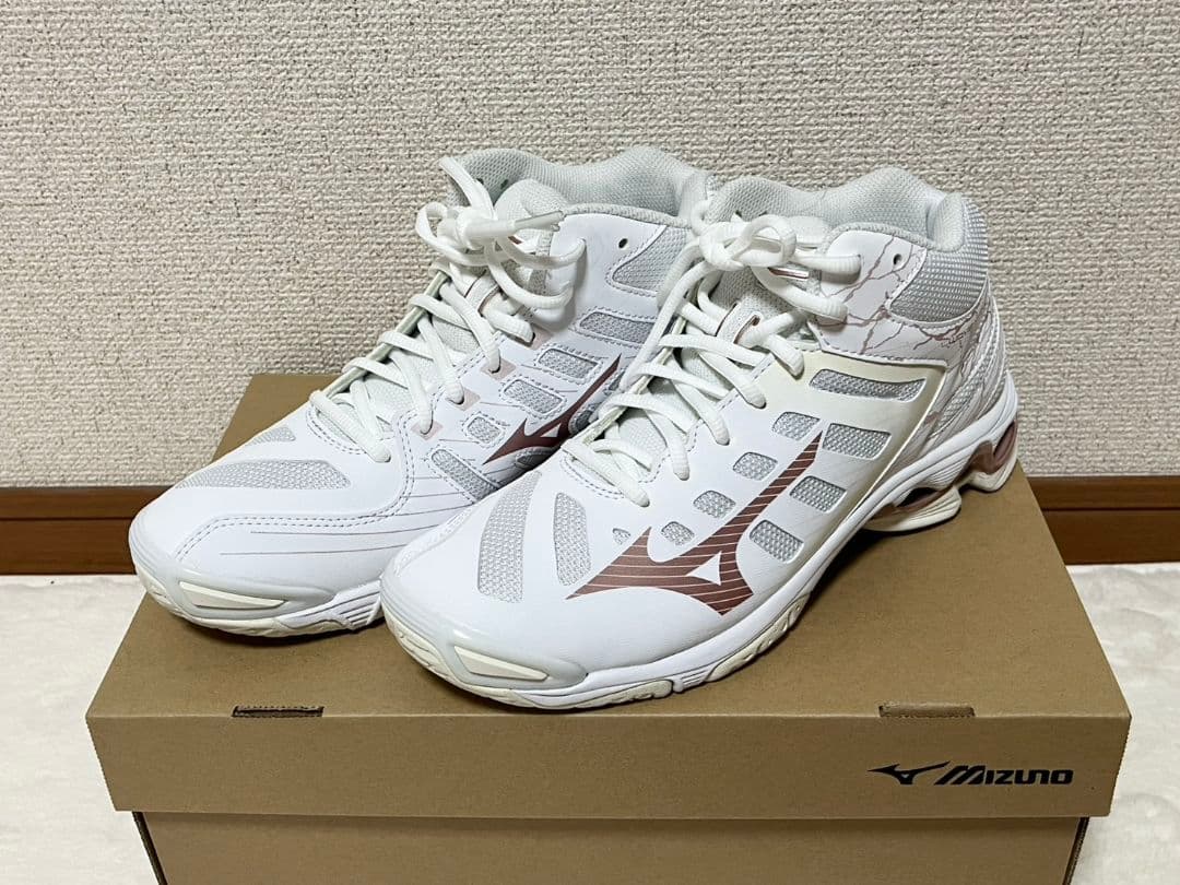 新品 ミズノ ウェーブボルテージ バレーボールシューズ ピンクゴールド 26cm