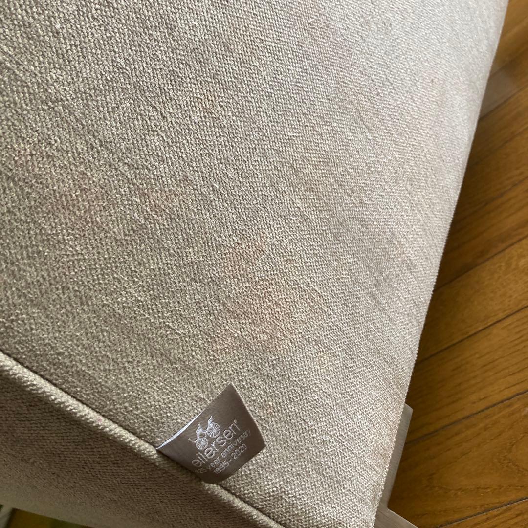 eilersenグレーのファブリックアームチェア