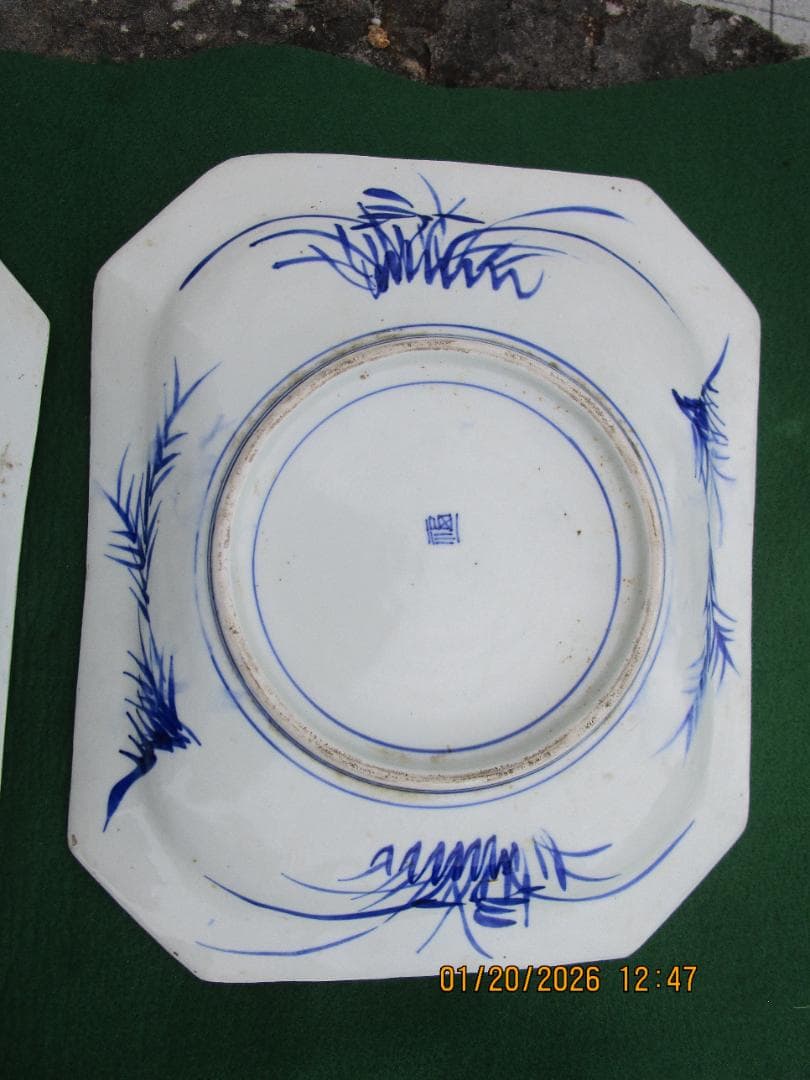 古伊万里　青磁　変形八角形　飾り皿　幕末から明治　無傷　2枚