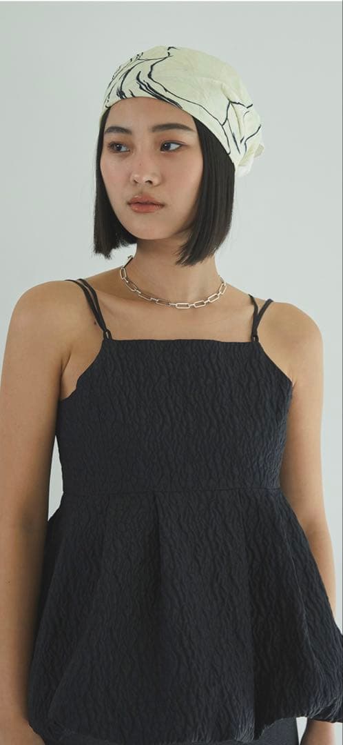 カベサロッソ　ジャカードペプラムバルーンキャミソール　ブラック