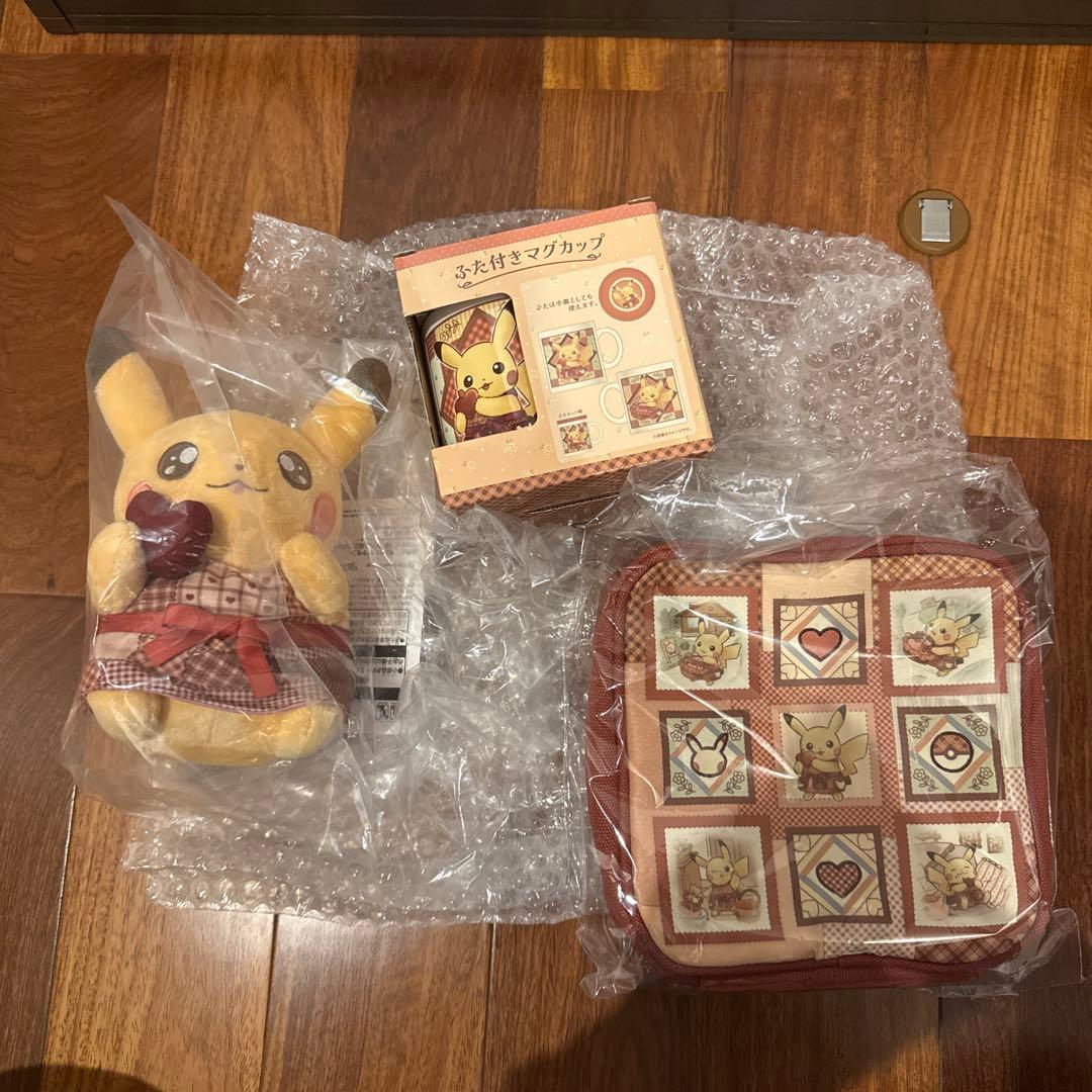 バレンタイン　ピカチュウぬいぐるみ　ふた付きマグカップ マルチポーチ