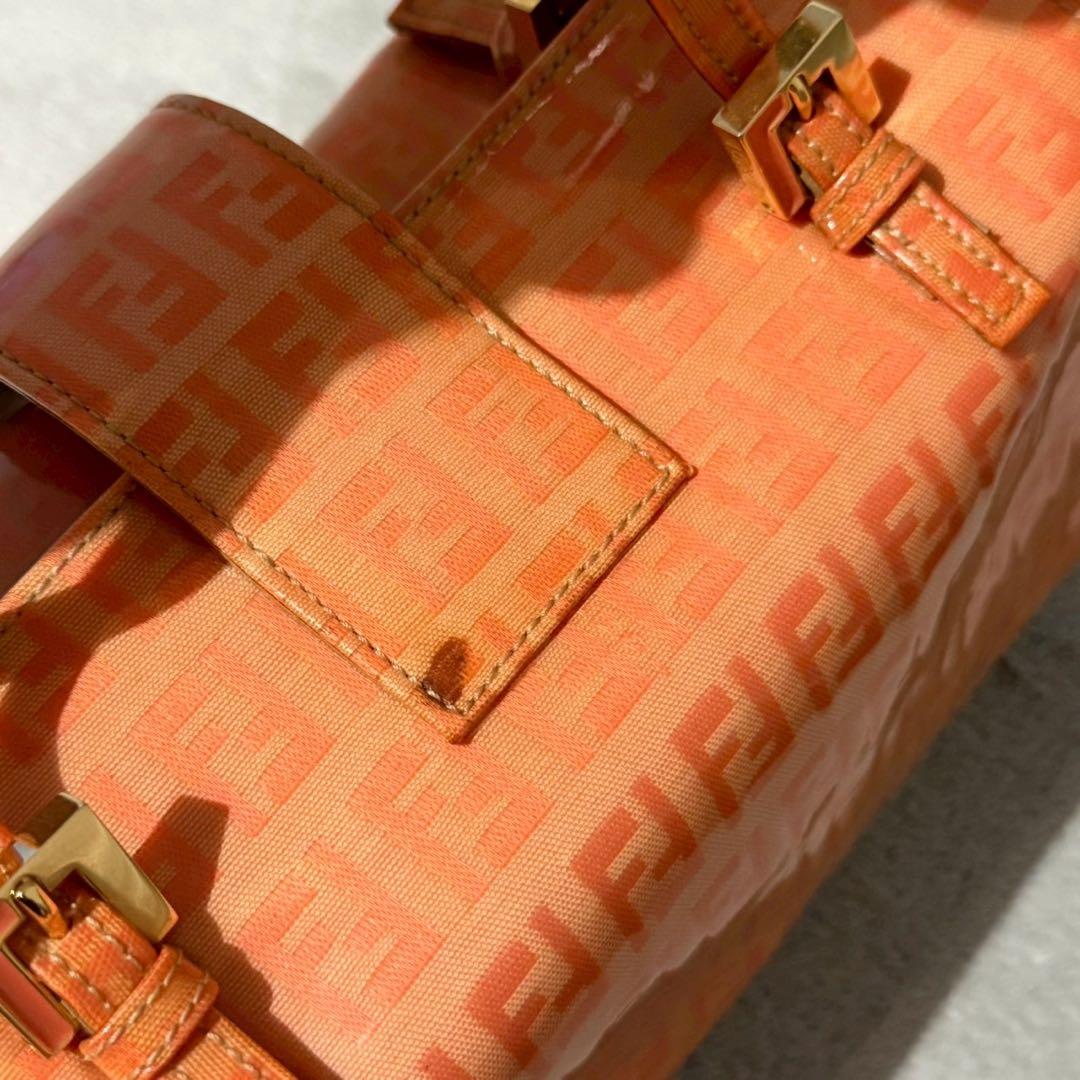 バッグ FENDI Patent Leather FF Zucca Hand Bag