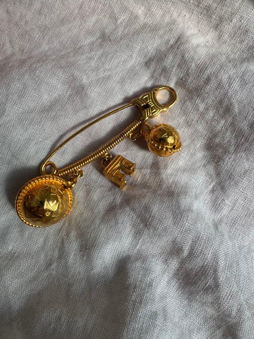 美品　セリーヌ 凱旋門 スターボール ヴィンテージ　ブローチ